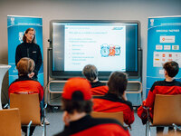 © ÖOC/Michael Meindl - Bild zeigt Referent Florian Hoppel beim Vortrag des Kick-Off zu den YOG 2024